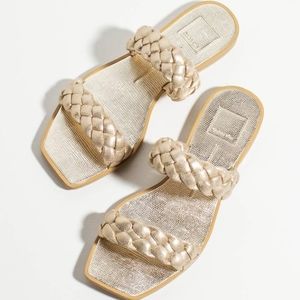 DOLCE VITA Indy Sandals in Light Gold Metallic